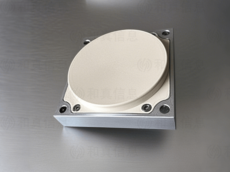 Aircraft signal detection antenna